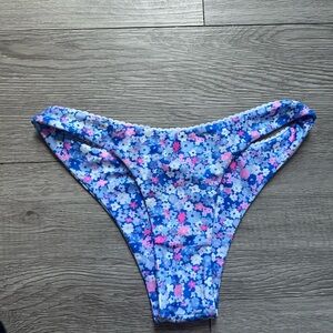 Kulani Kinis Purple Pearls Minimal Cheeky Bikini Bottoms – Size XS – NWOT